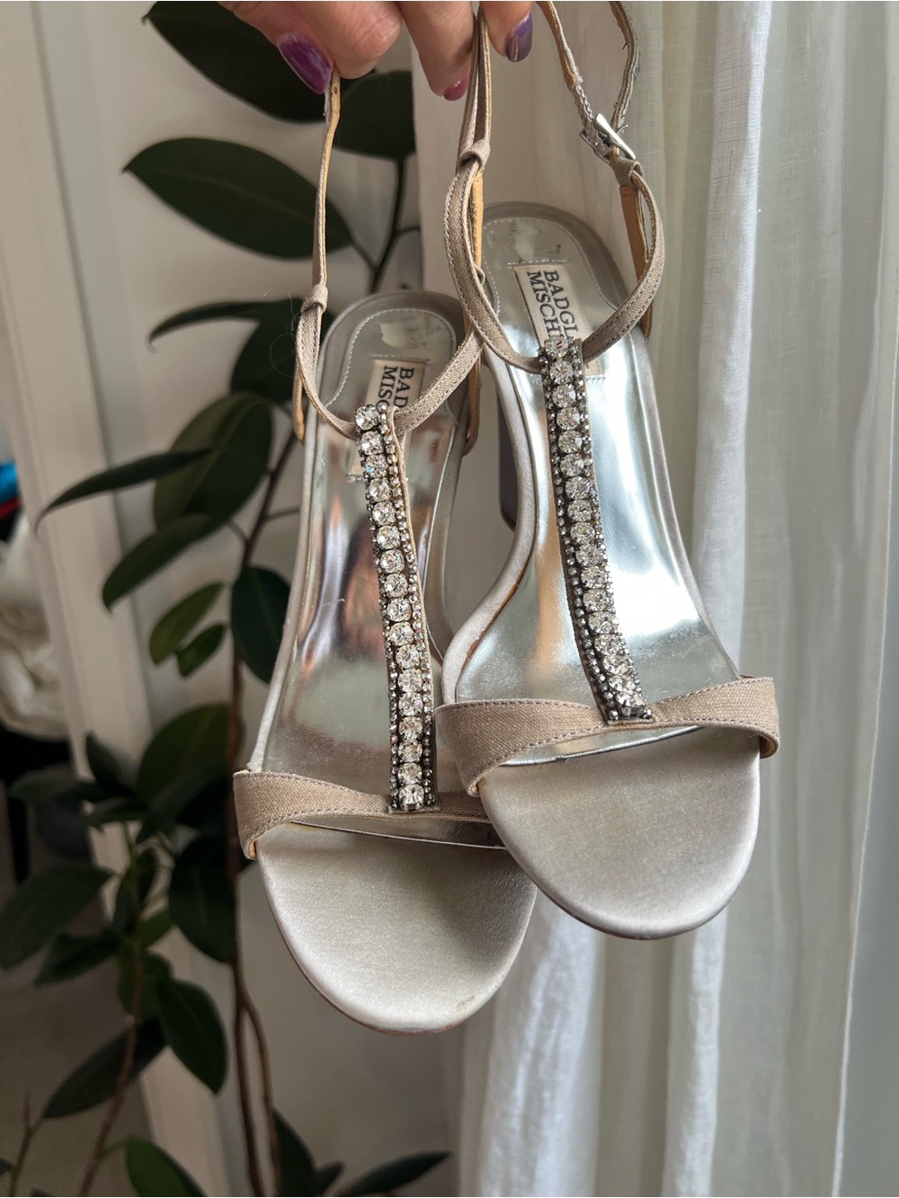 Badgley Mischka Champagne Gold Crystal T-Strap Sandals Y2K